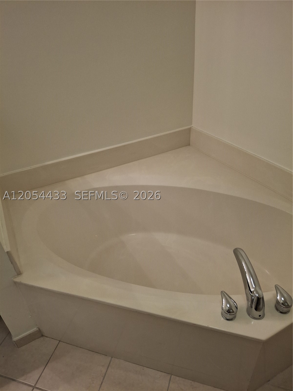 THE GRANDE CONDO - Residential Lease