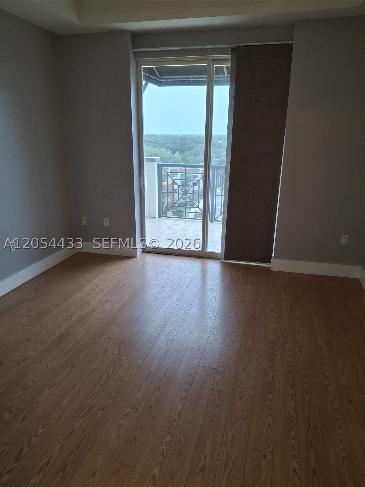 THE GRANDE CONDO - Residential Lease