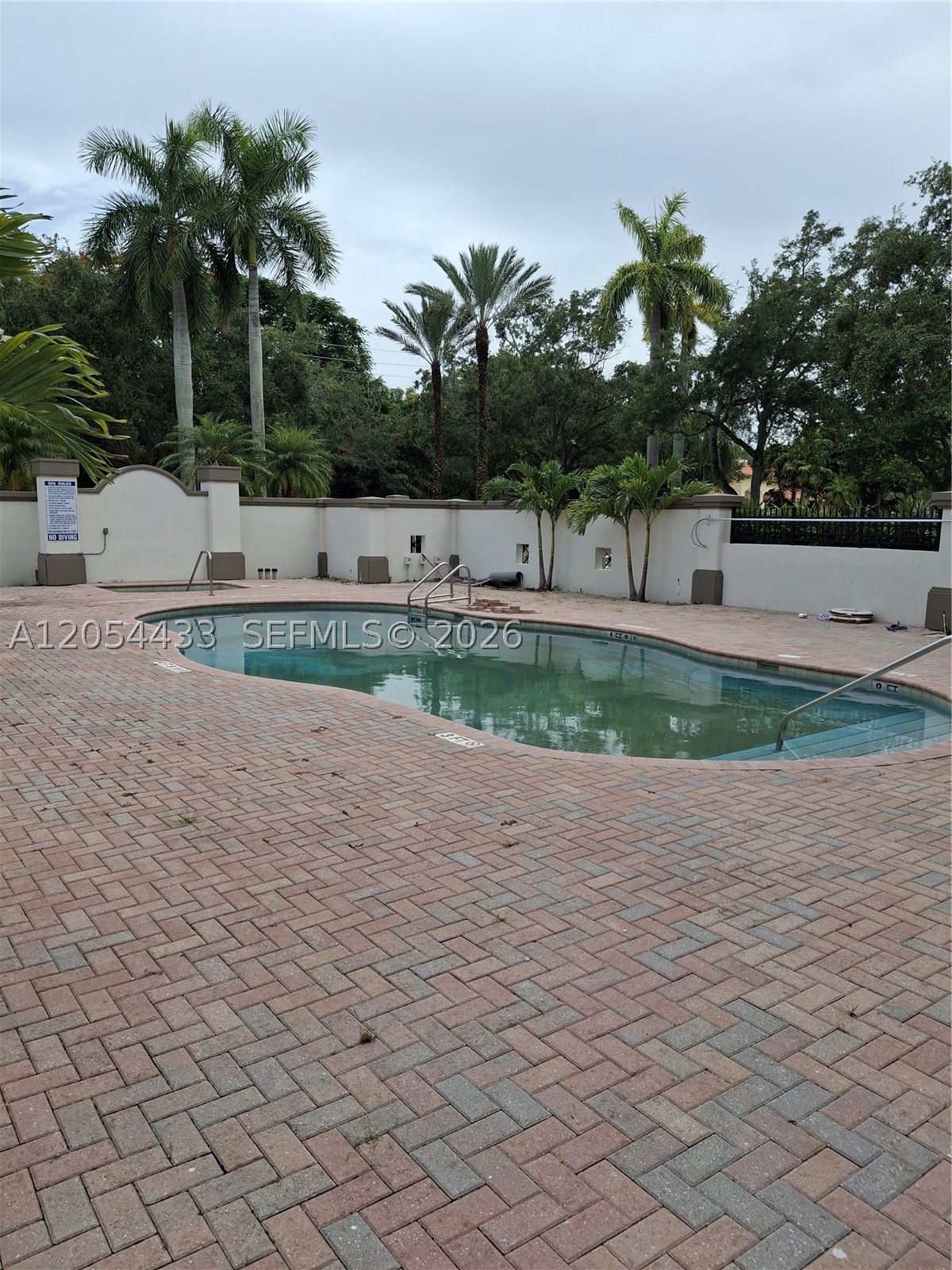 THE GRANDE CONDO - Residential Lease