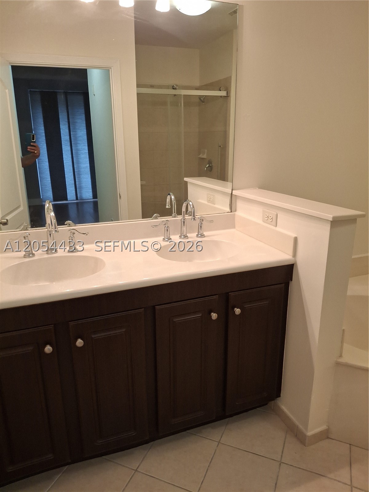 THE GRANDE CONDO - Residential Lease