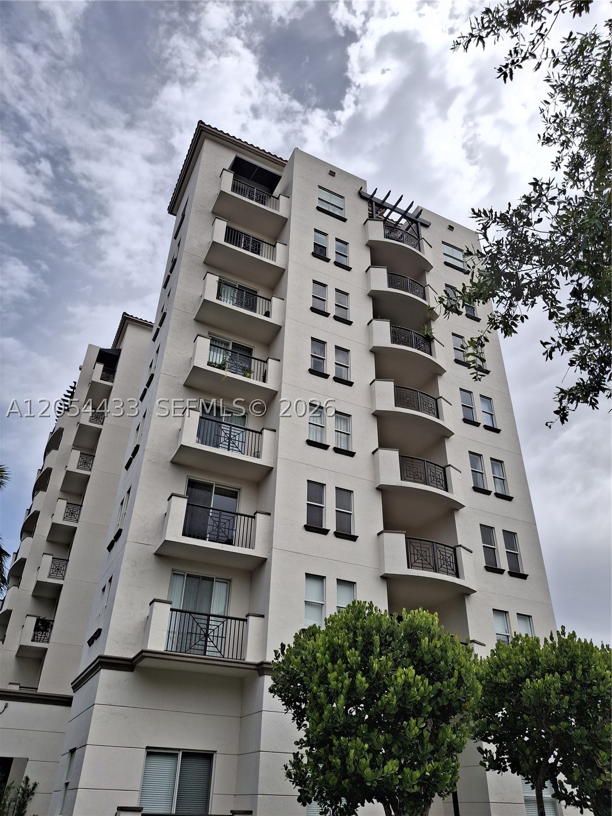 THE GRANDE CONDO - Residential Lease
