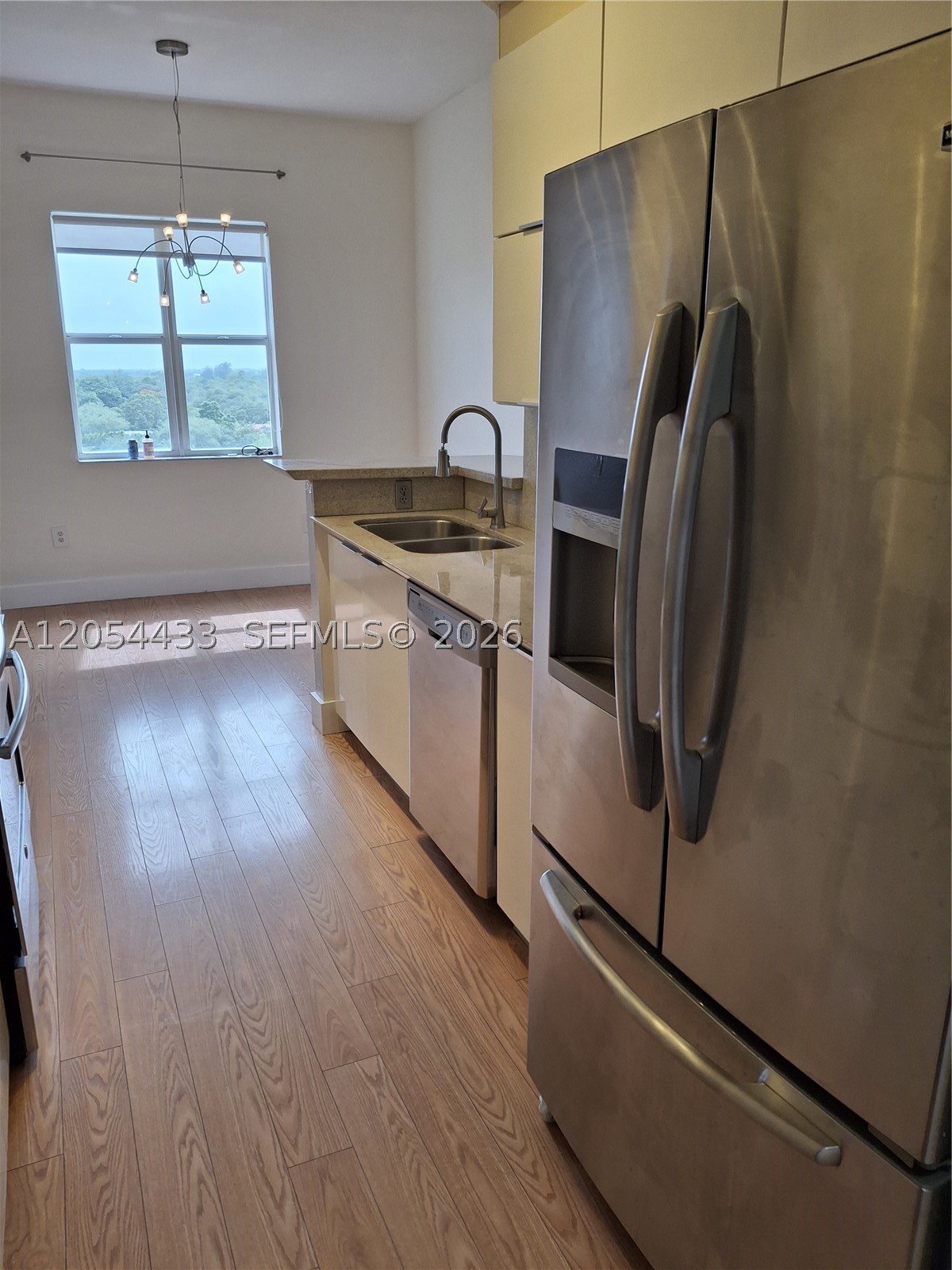 THE GRANDE CONDO - Residential Lease