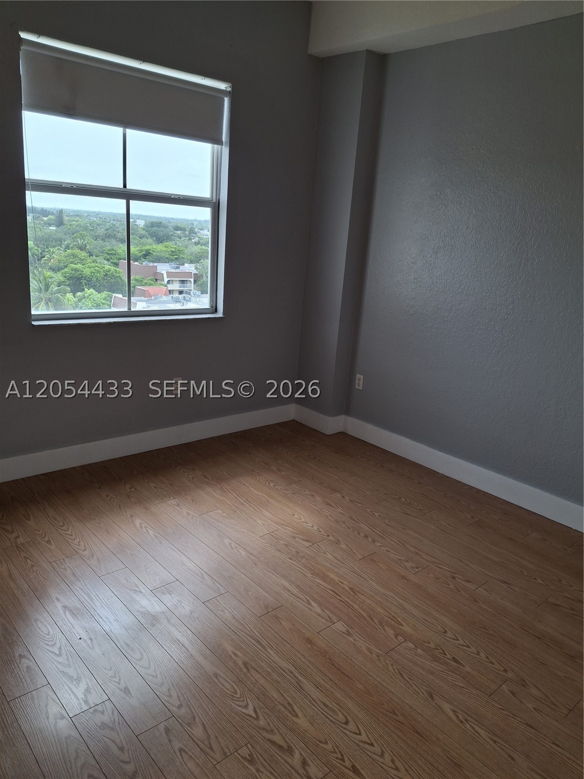 THE GRANDE CONDO - Residential Lease