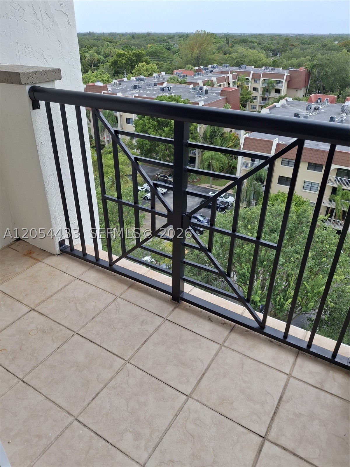 THE GRANDE CONDO - Residential Lease