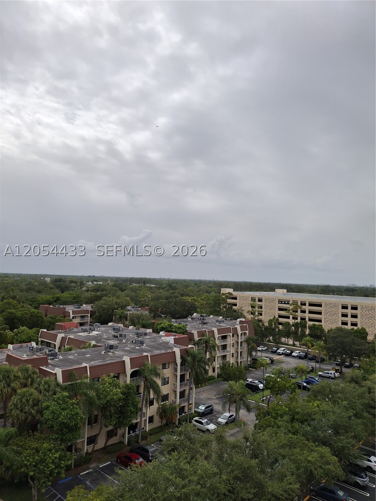 THE GRANDE CONDO - Residential Lease