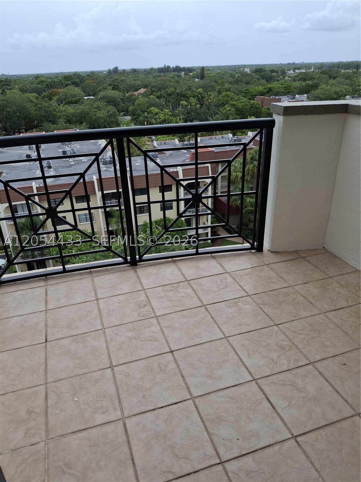 THE GRANDE CONDO - Residential Lease