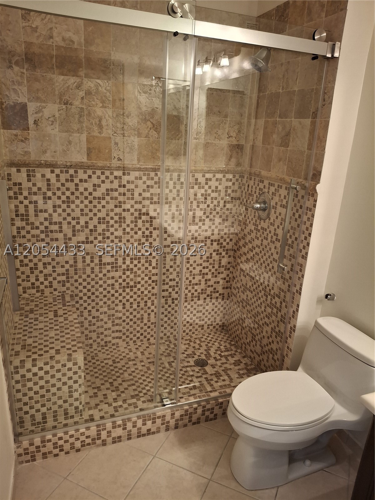 THE GRANDE CONDO - Residential Lease