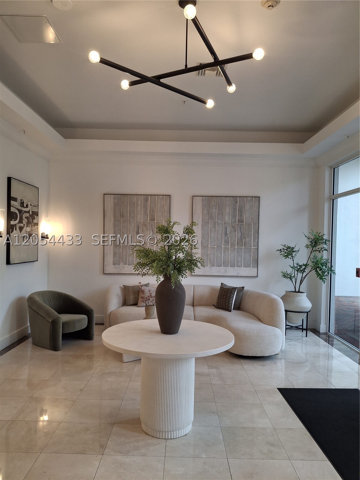 THE GRANDE CONDO - Residential Lease