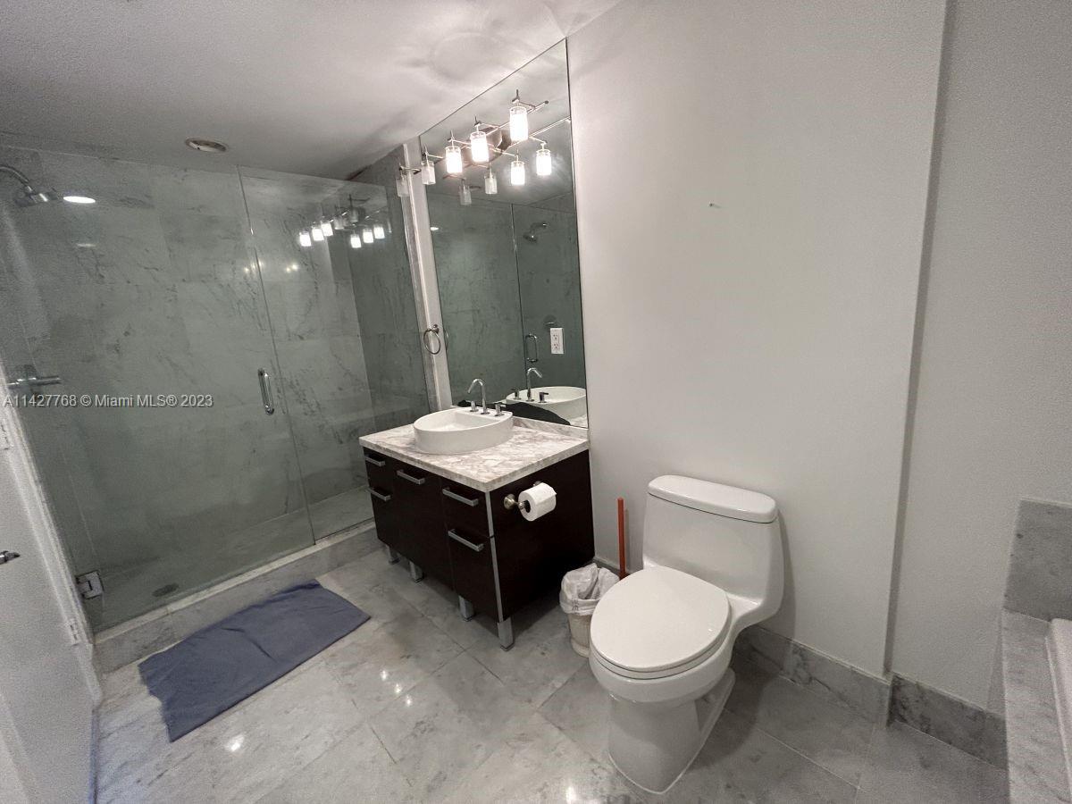 VIZCAYNE NORTH CONDO - Residential Lease