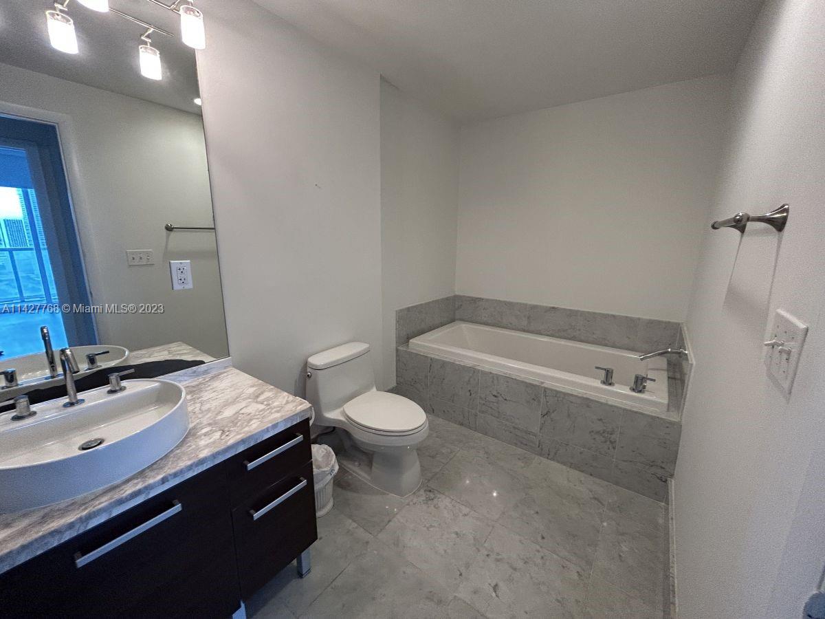 VIZCAYNE NORTH CONDO - Residential Lease