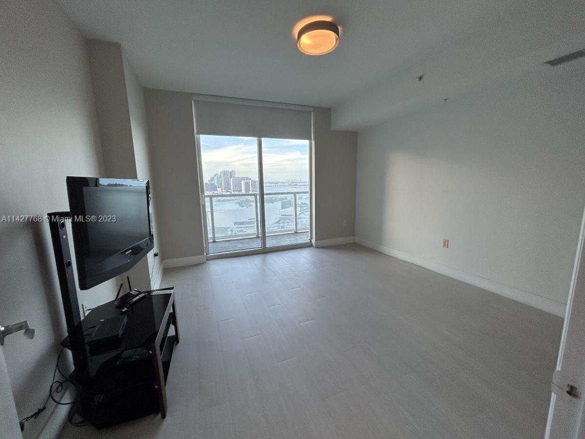 VIZCAYNE NORTH CONDO - Residential Lease