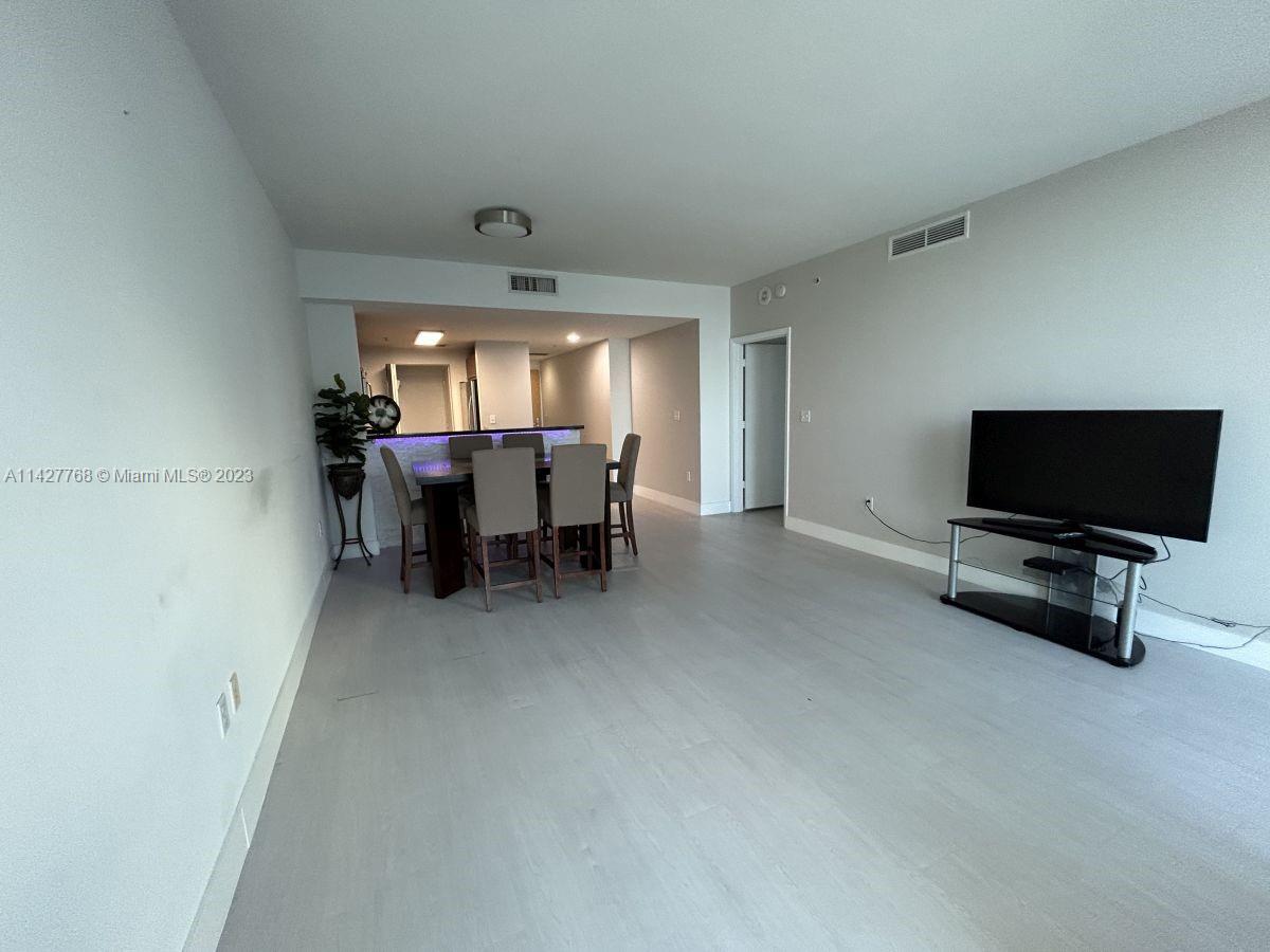 VIZCAYNE NORTH CONDO - Residential Lease