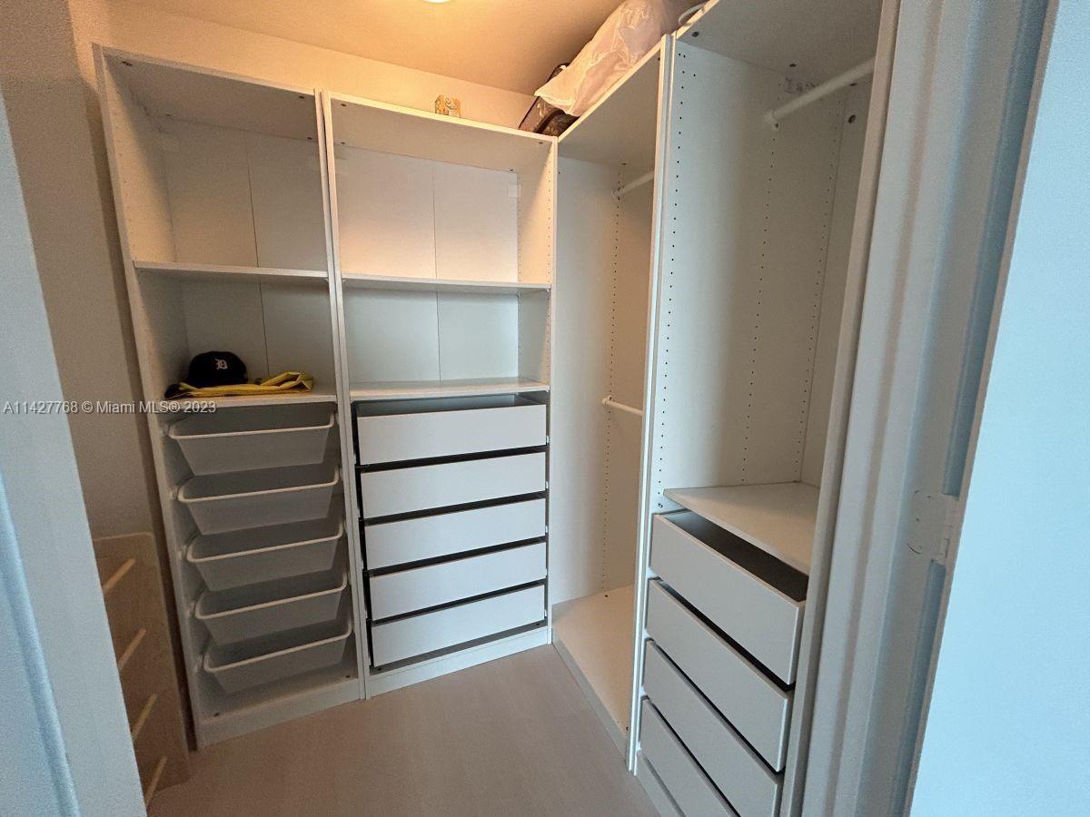VIZCAYNE NORTH CONDO - Residential Lease