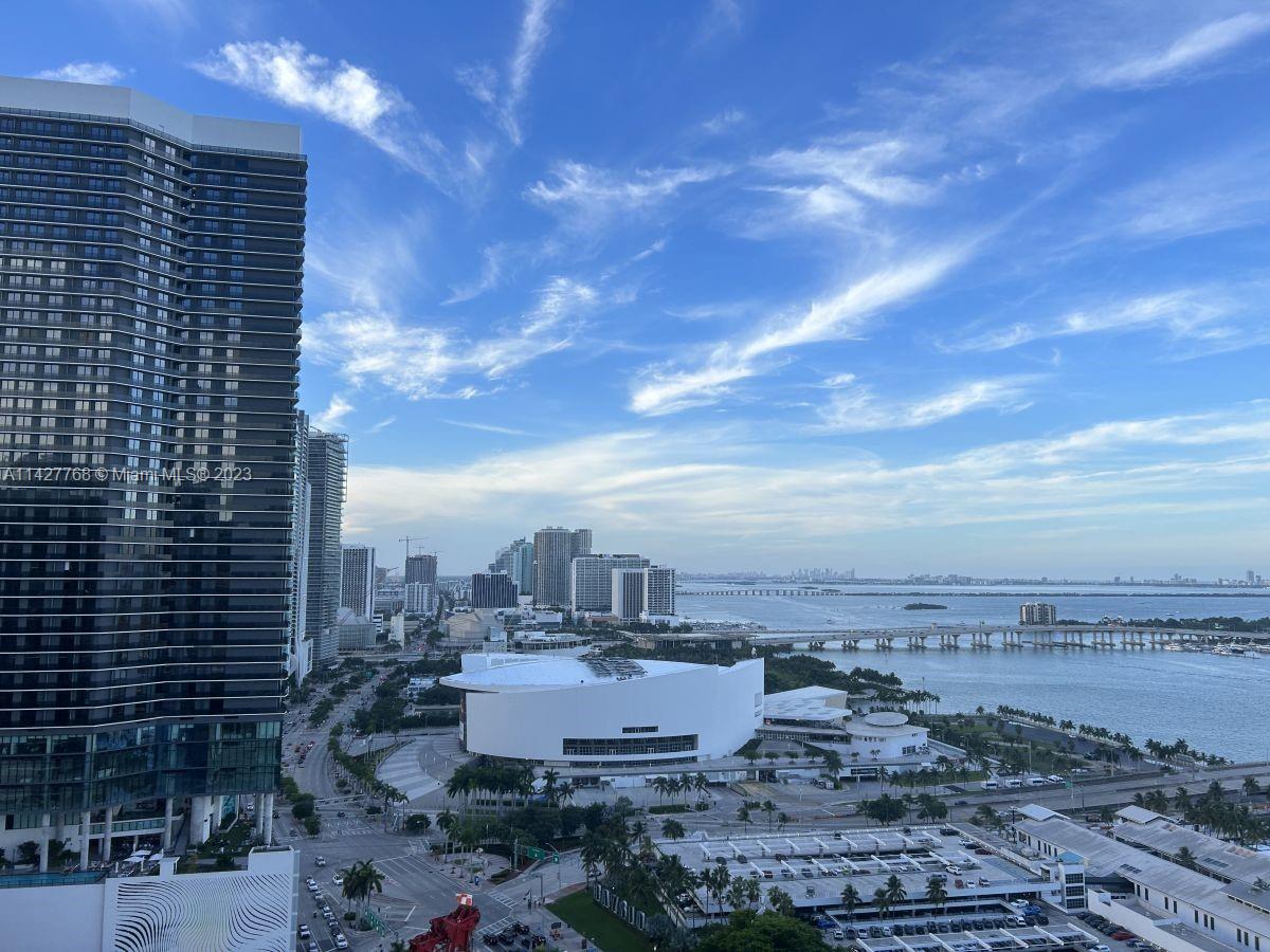 VIZCAYNE NORTH CONDO - Residential Lease