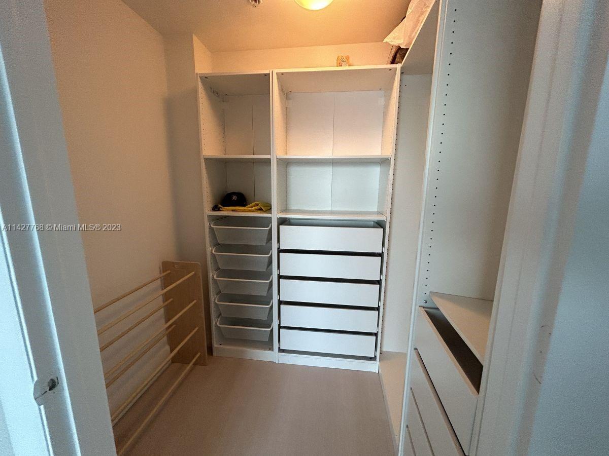 VIZCAYNE NORTH CONDO - Residential Lease