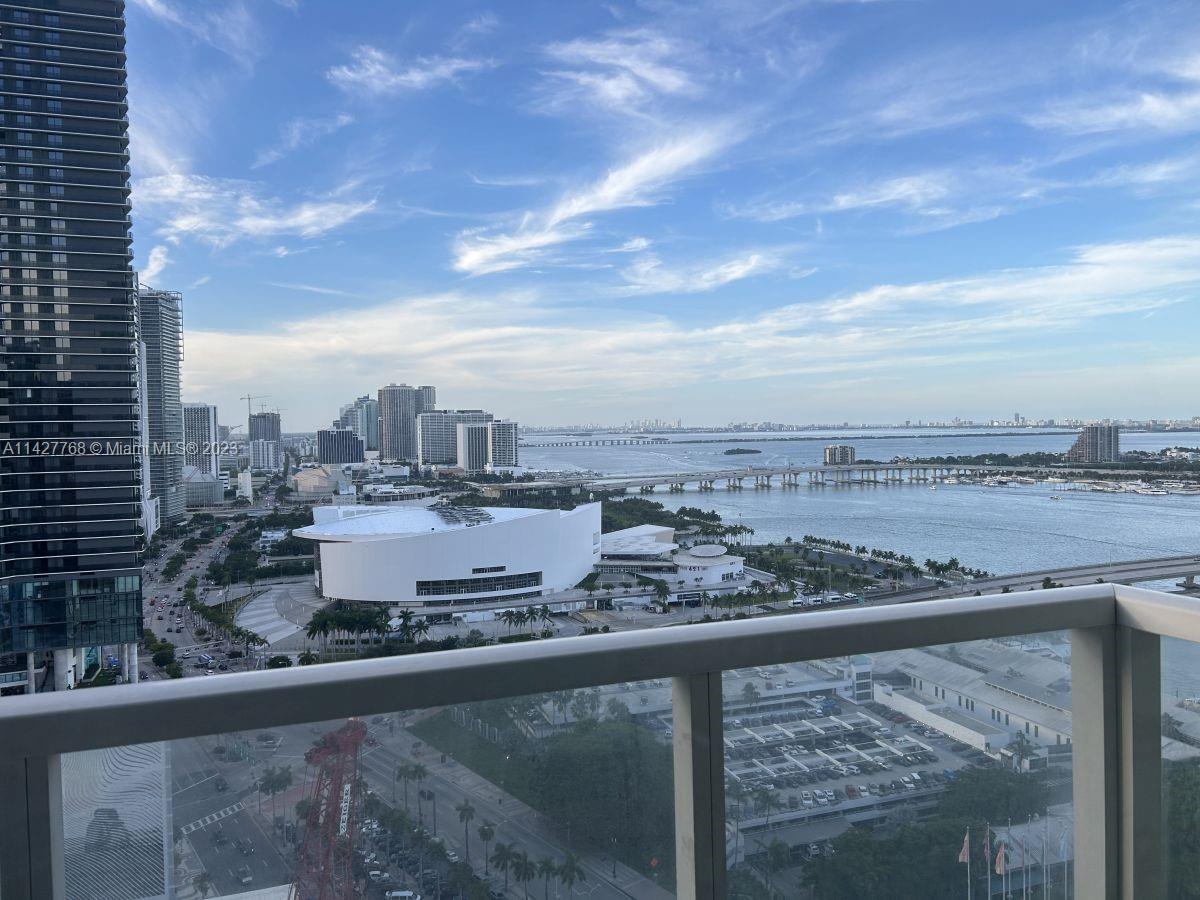 VIZCAYNE NORTH CONDO - Residential Lease