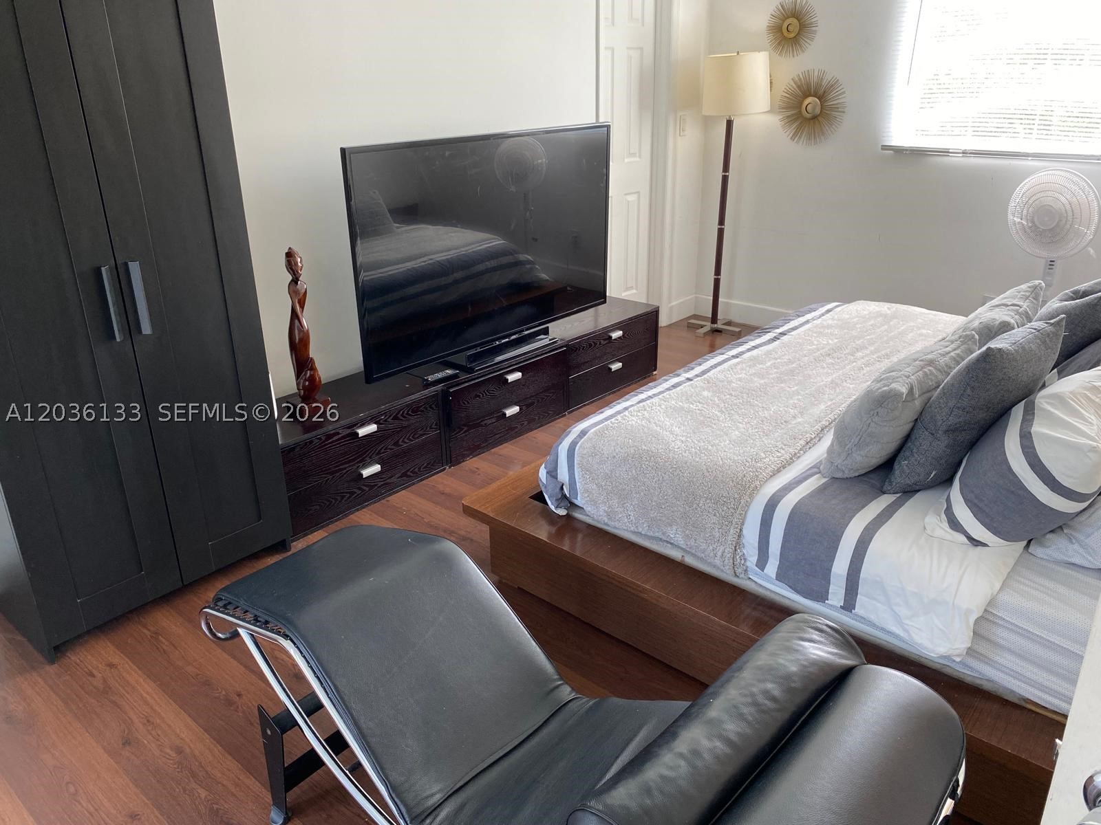 HOLLYWOOD LAKES SECTION - Residential