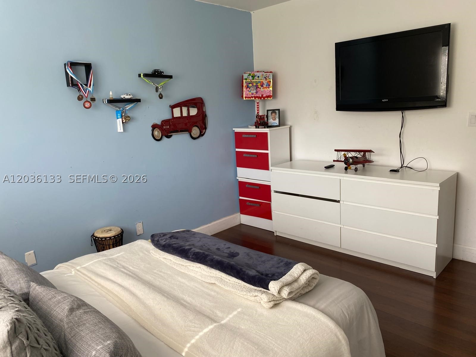 HOLLYWOOD LAKES SECTION - Residential
