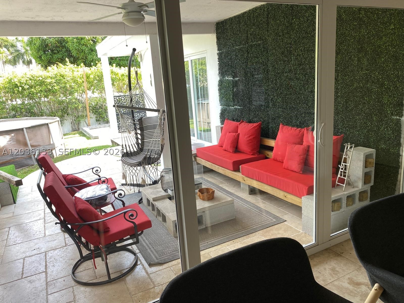HOLLYWOOD LAKES SECTION - Residential