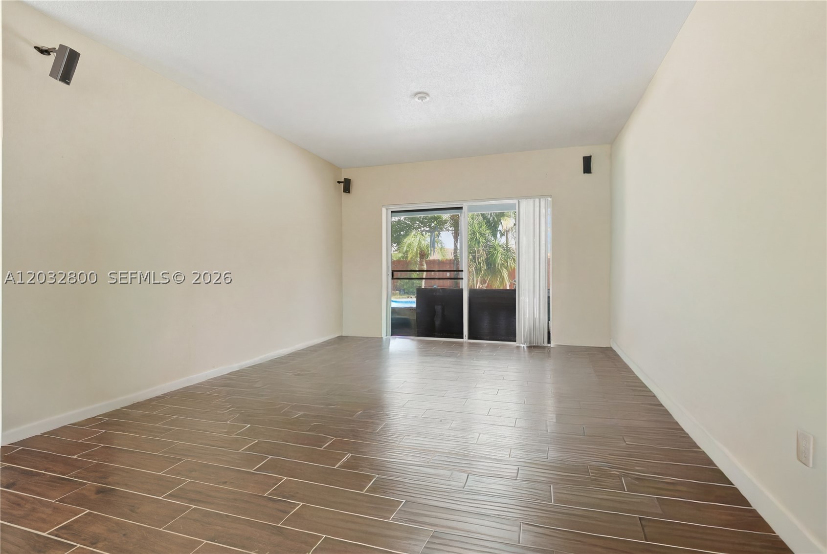 MIRROR LAKE ESTATES SEC 8 - Residential