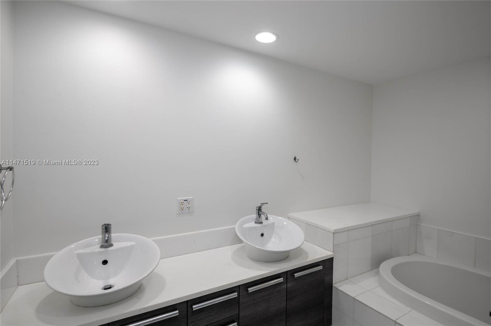 ARTECH RESIDENCES AT AVEN - Residential Lease