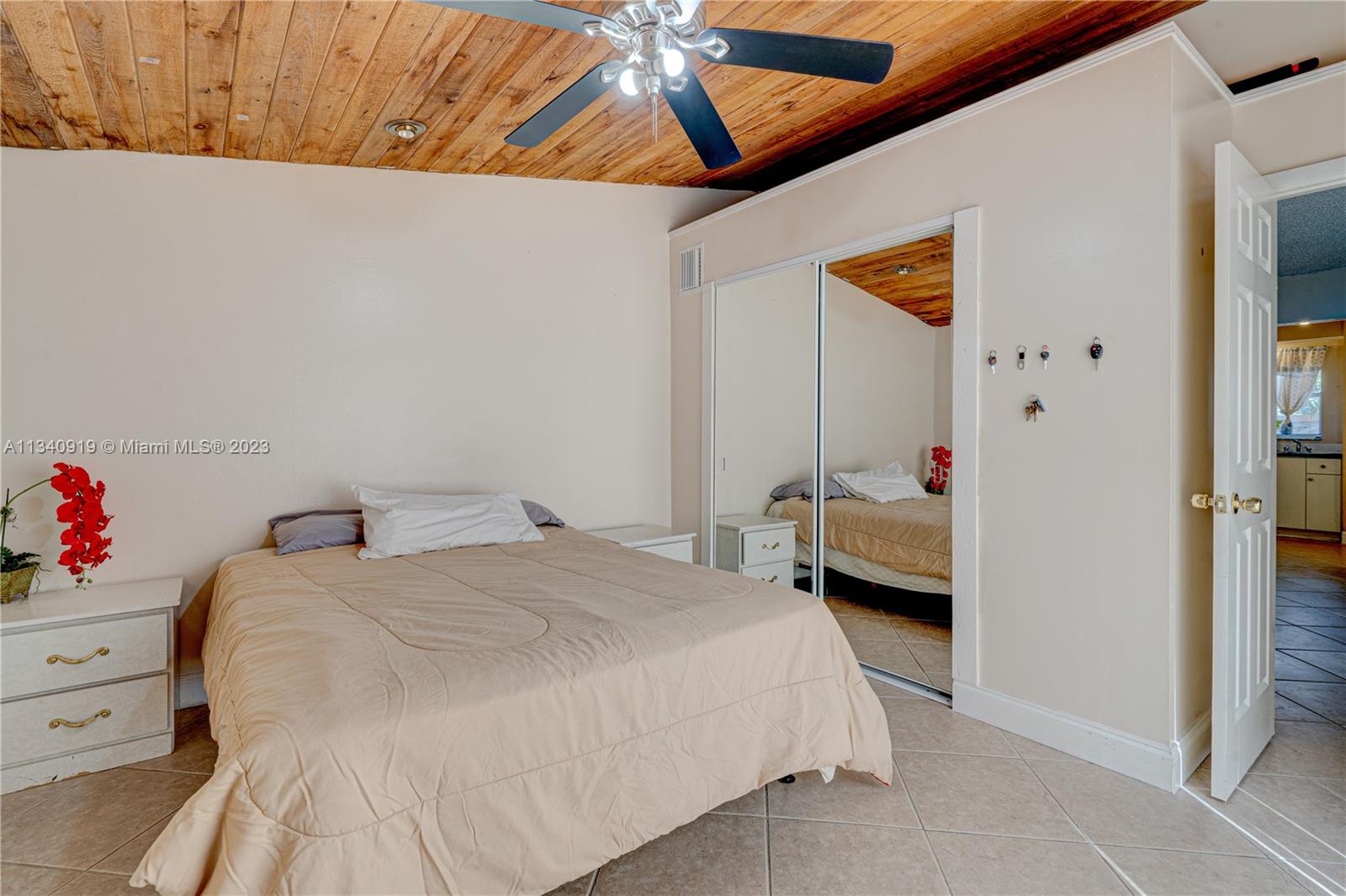 SNAPPER CREEK TOWNHOUSES - Residential