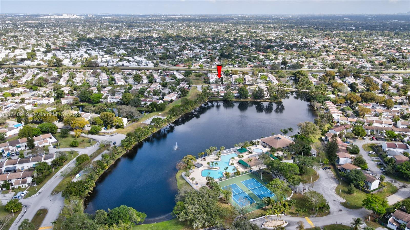 SNAPPER CREEK TOWNHOUSES - Residential