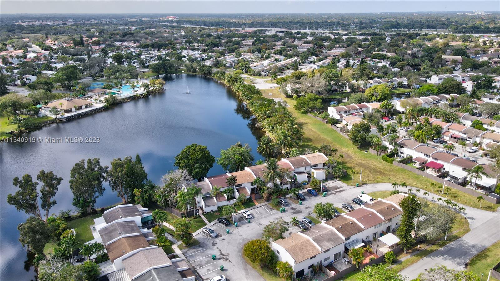 SNAPPER CREEK TOWNHOUSES - Residential