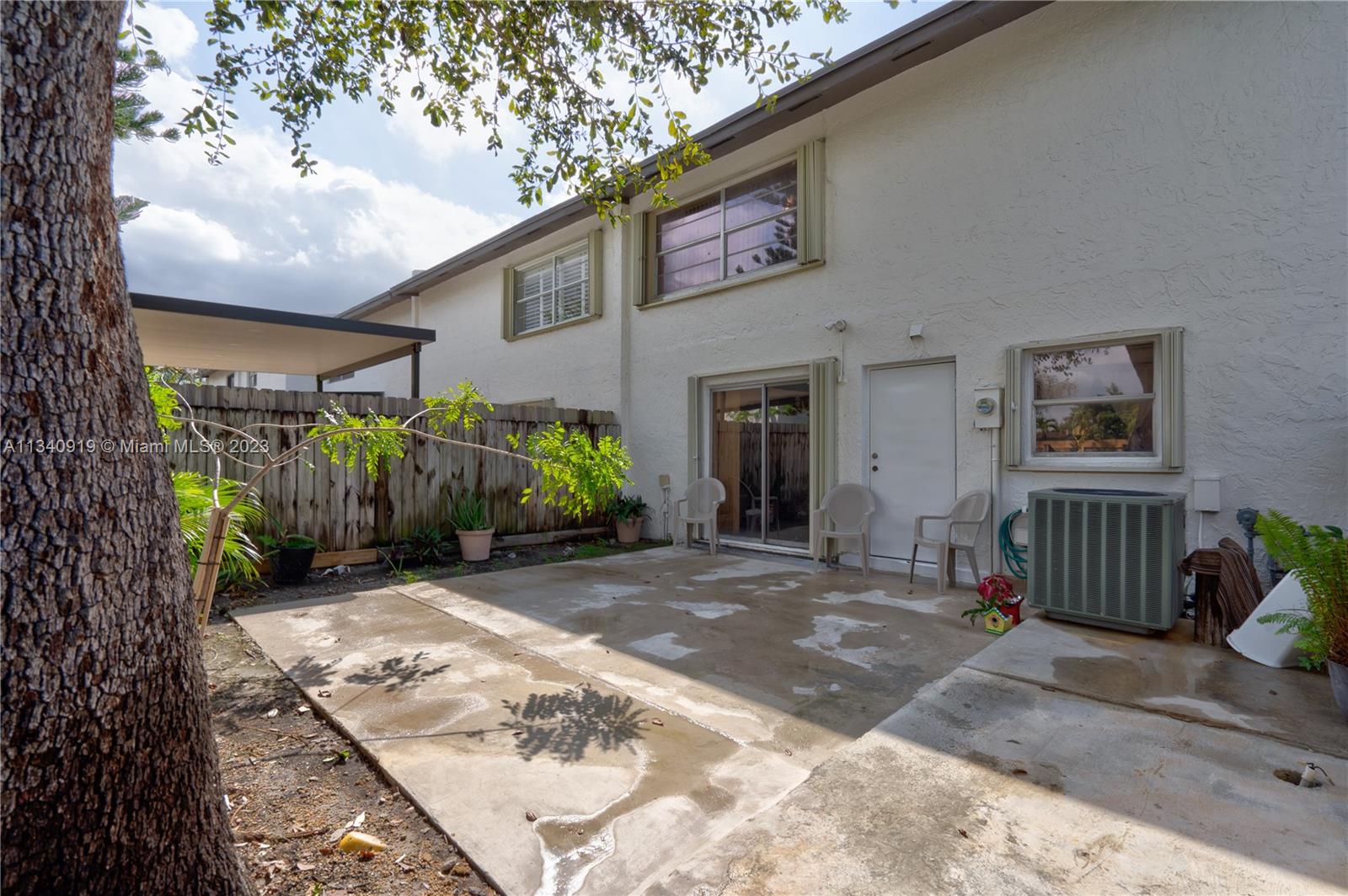 SNAPPER CREEK TOWNHOUSES - Residential