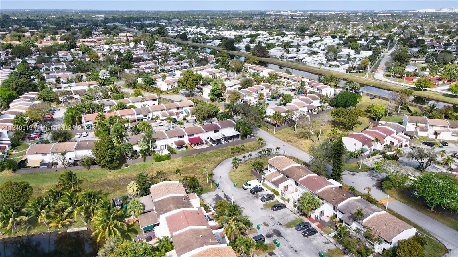 SNAPPER CREEK TOWNHOUSES - Residential