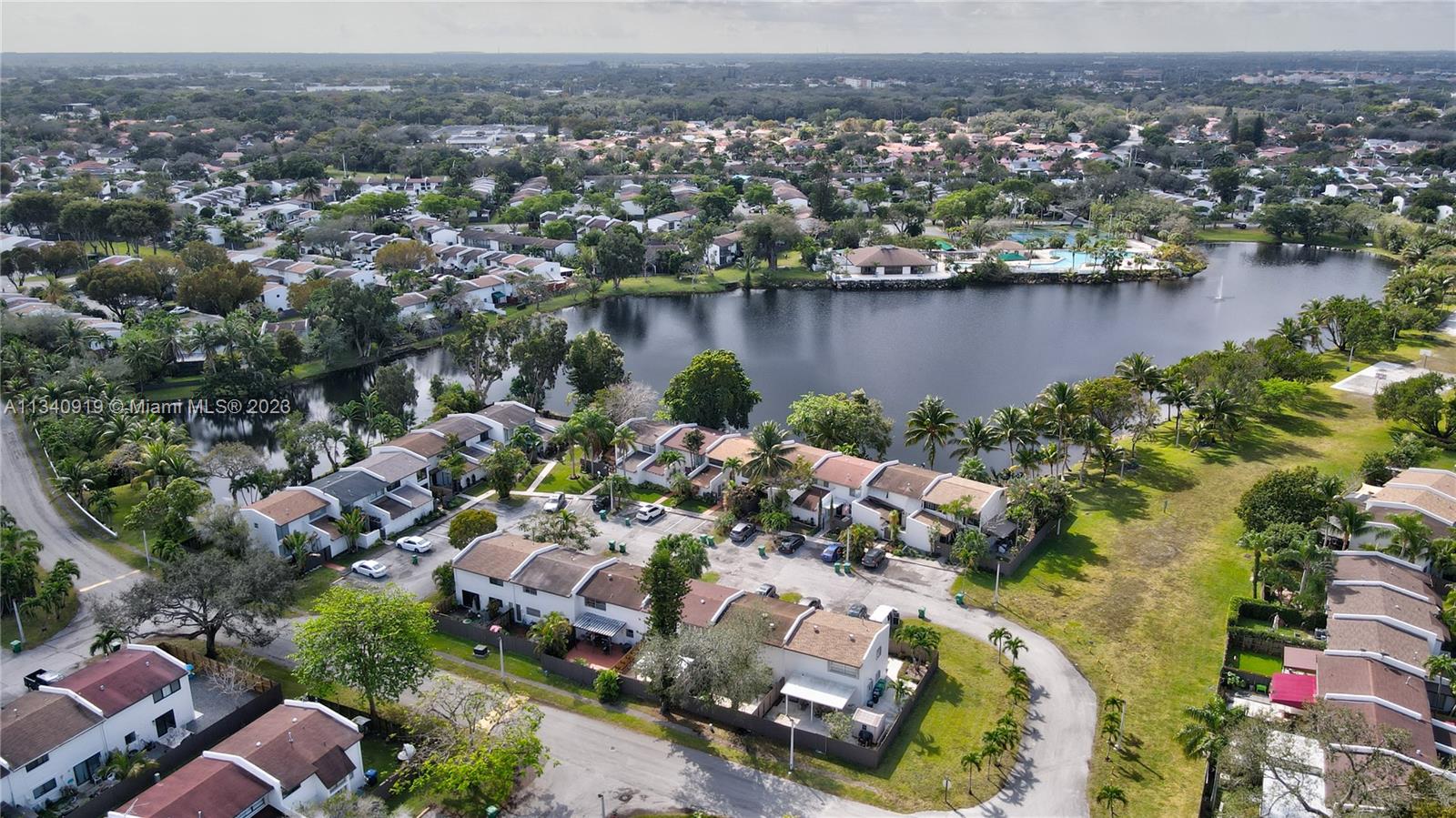 SNAPPER CREEK TOWNHOUSES - Residential