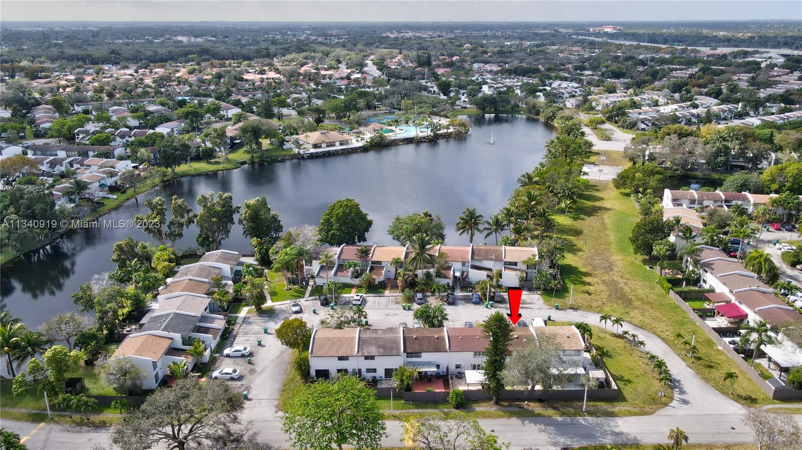 SNAPPER CREEK TOWNHOUSES - Residential