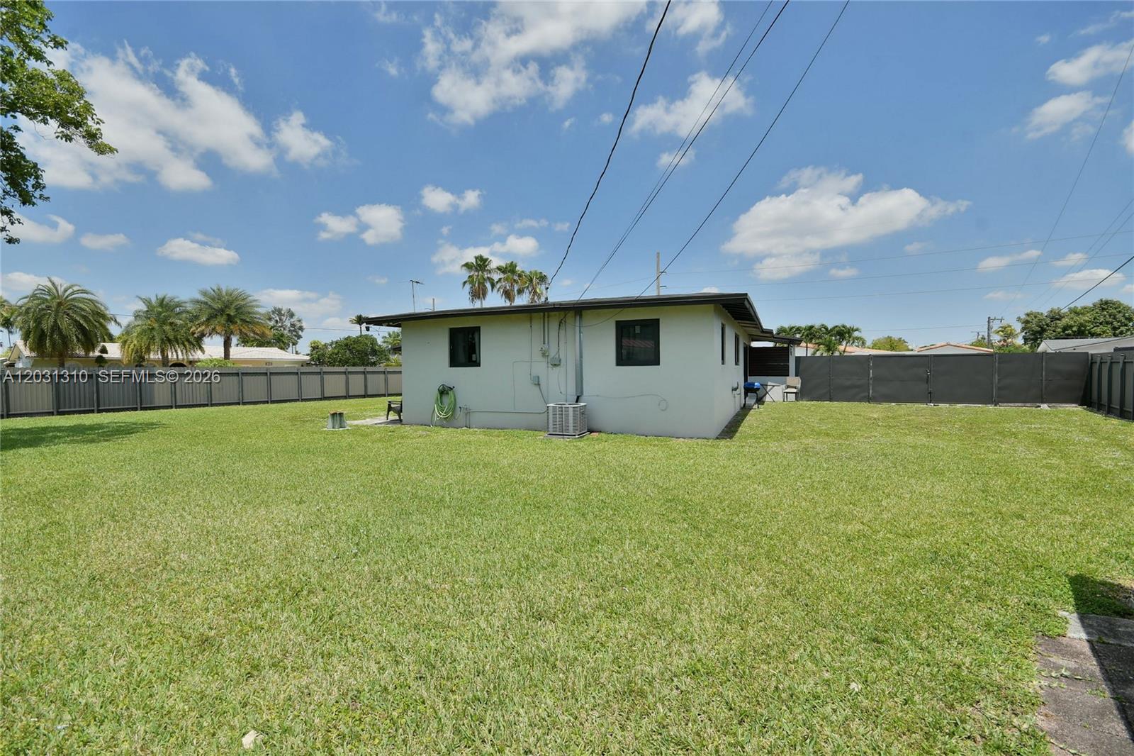 FONTAINEBLEAU GARDENS 1ST - Residential