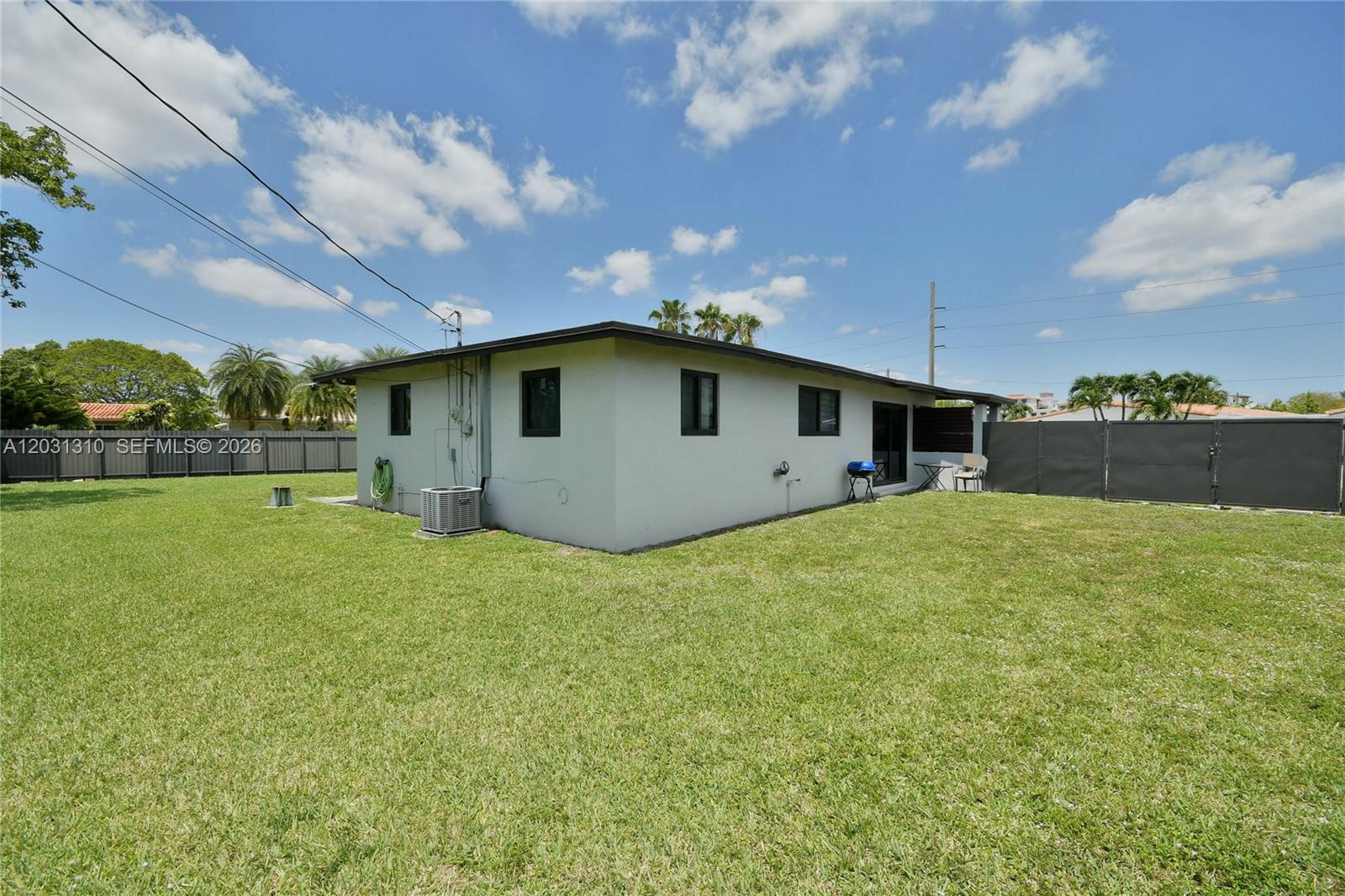 FONTAINEBLEAU GARDENS 1ST - Residential