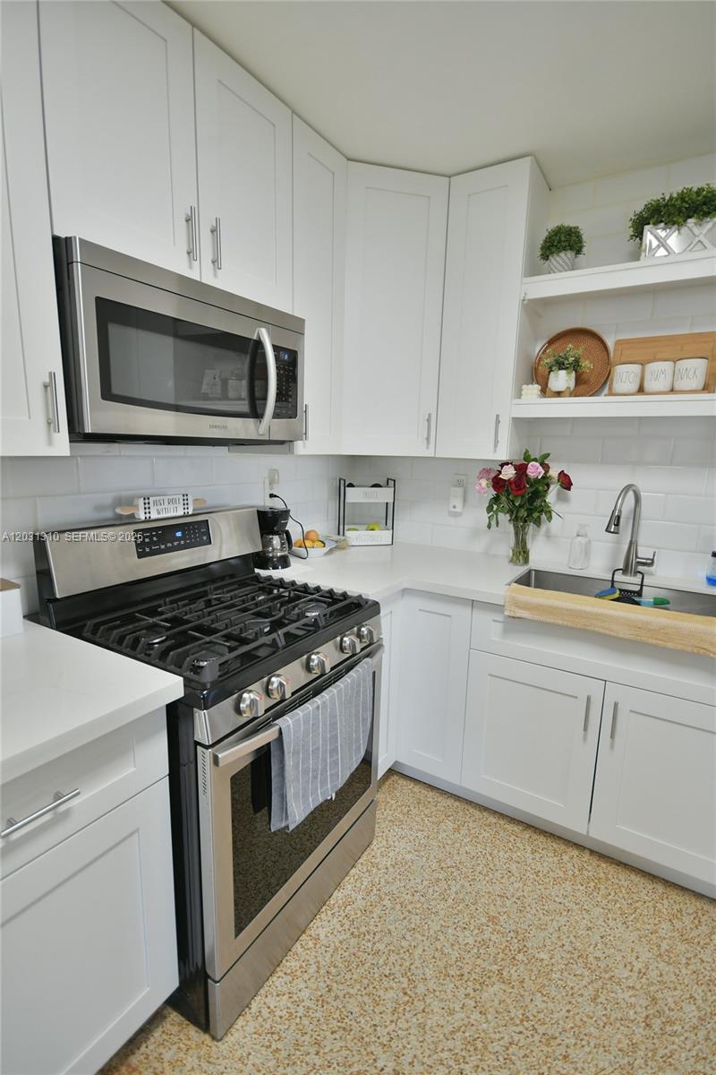 FONTAINEBLEAU GARDENS 1ST - Residential