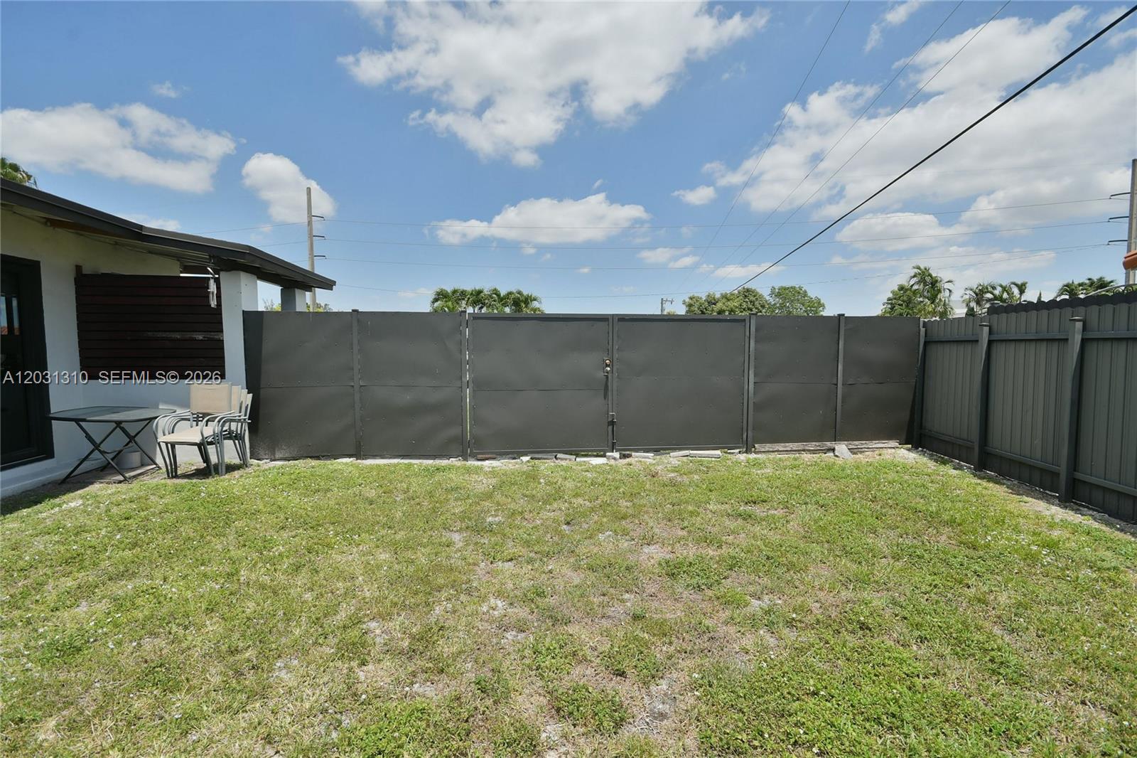 FONTAINEBLEAU GARDENS 1ST - Residential