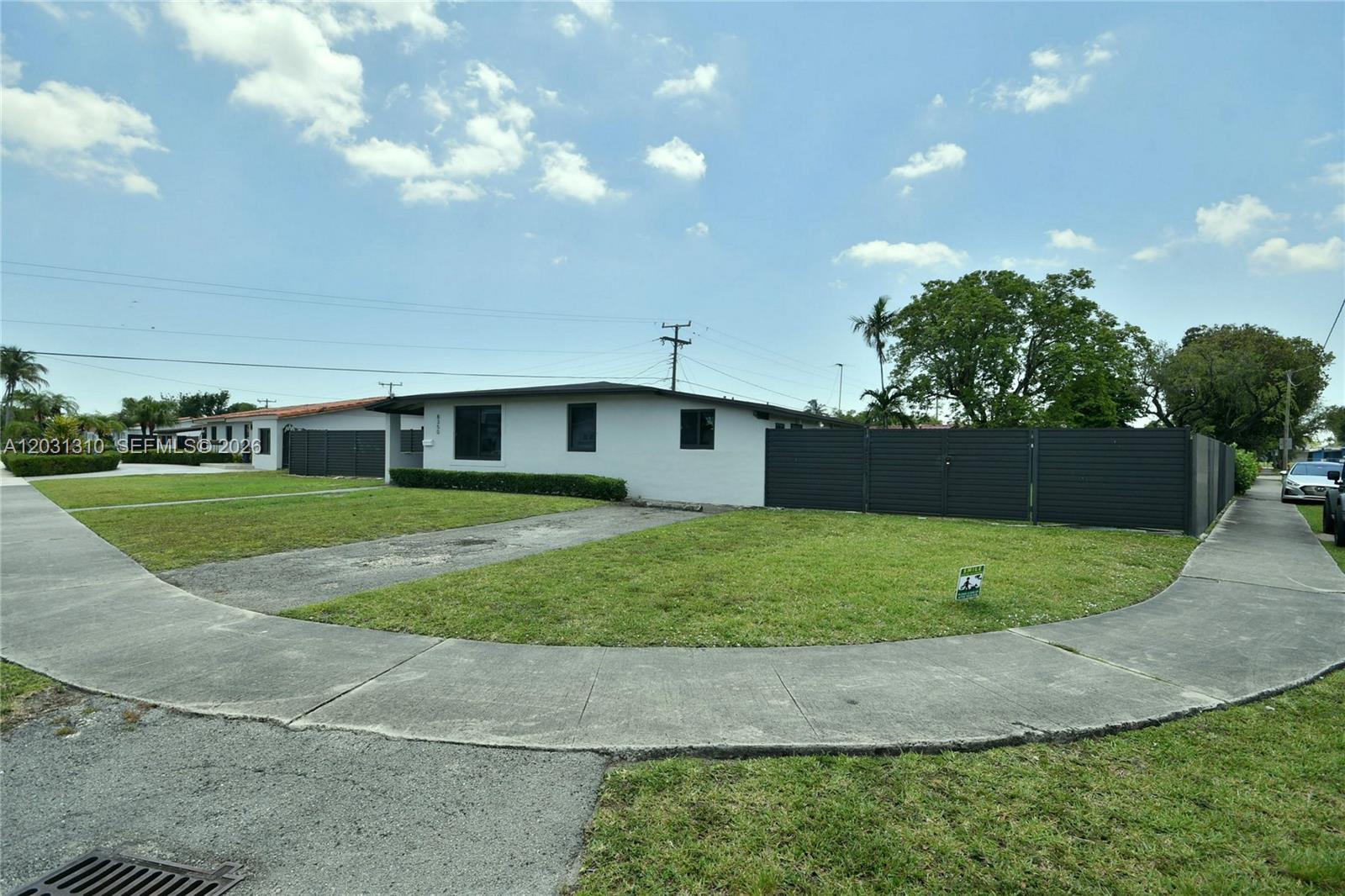 FONTAINEBLEAU GARDENS 1ST - Residential