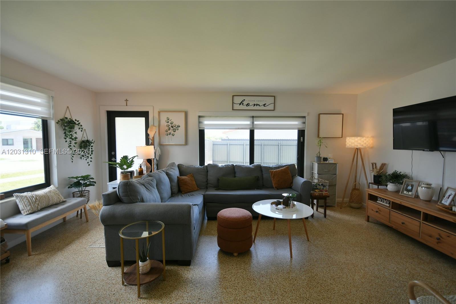 FONTAINEBLEAU GARDENS 1ST - Residential