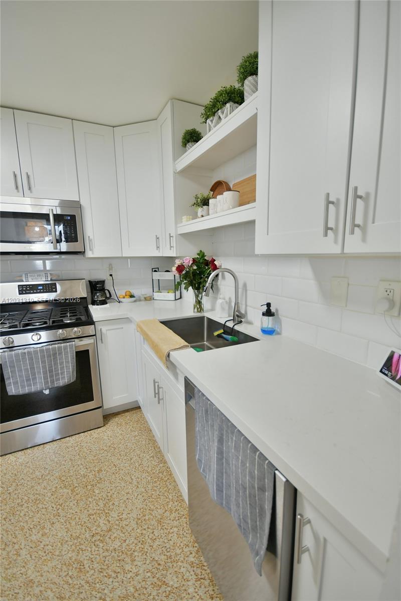 FONTAINEBLEAU GARDENS 1ST - Residential