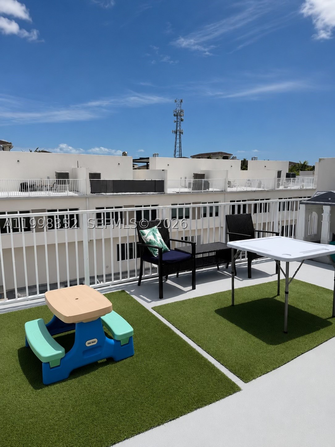 PARADISE ONE - Residential