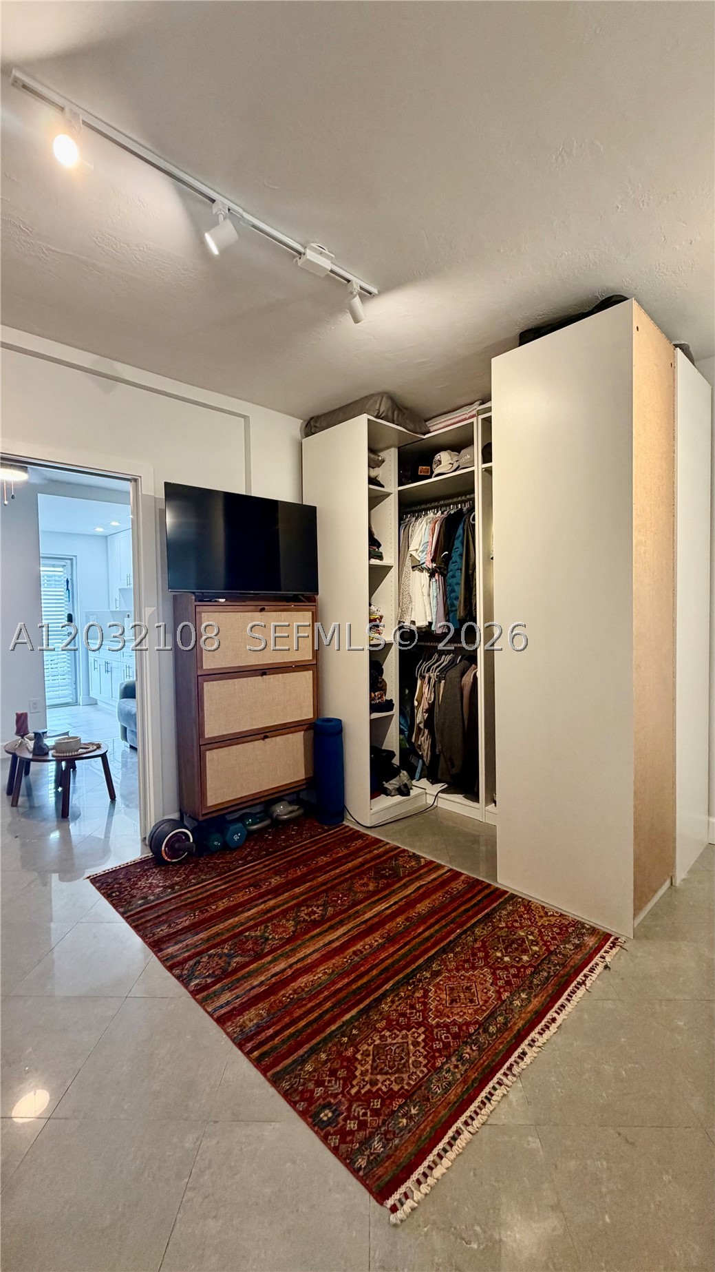 626 CONDOMINIUM - Residential Lease