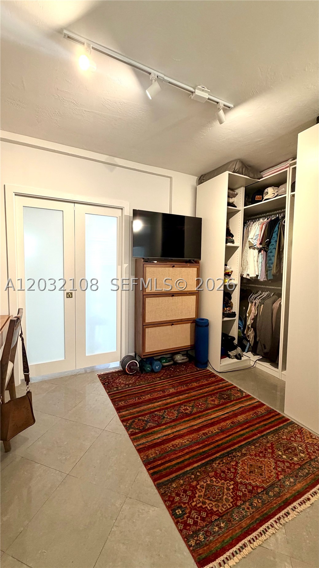 626 CONDOMINIUM - Residential Lease