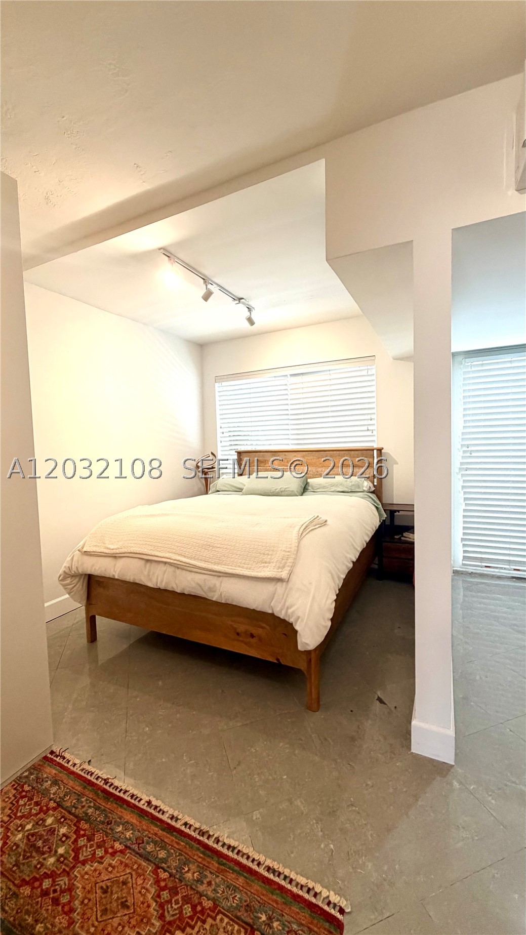 626 CONDOMINIUM - Residential Lease