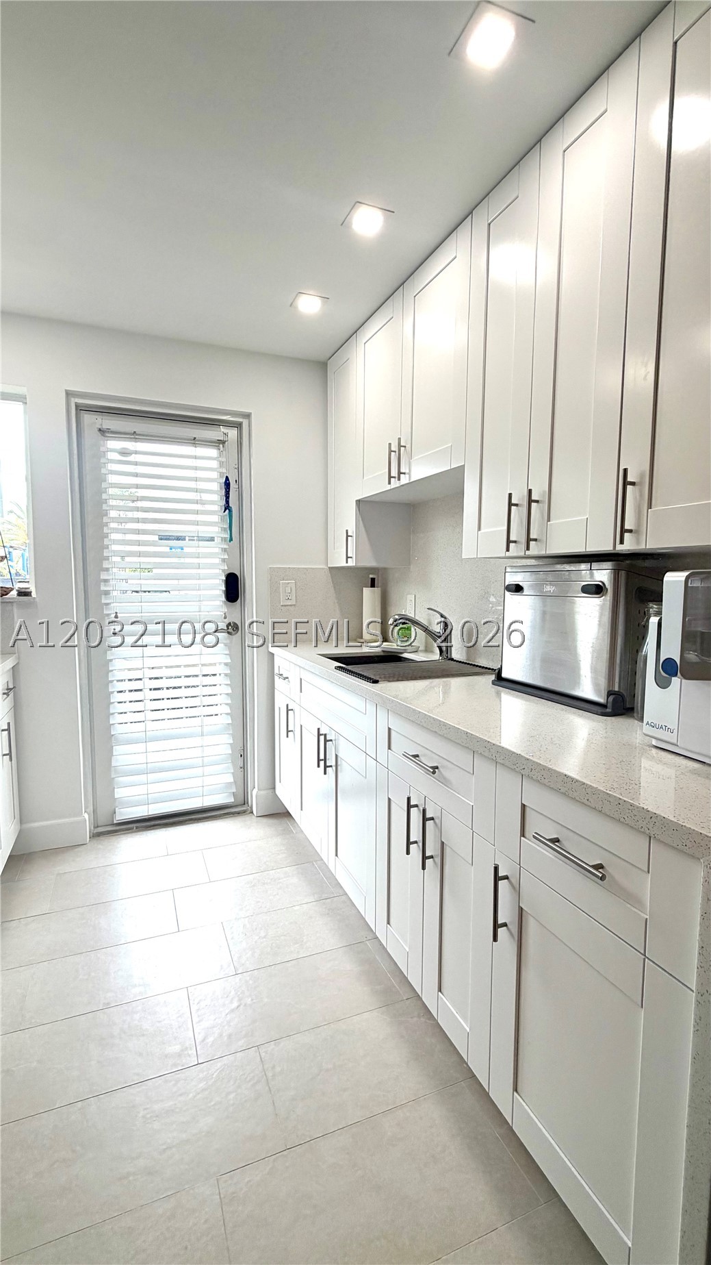 626 CONDOMINIUM - Residential Lease