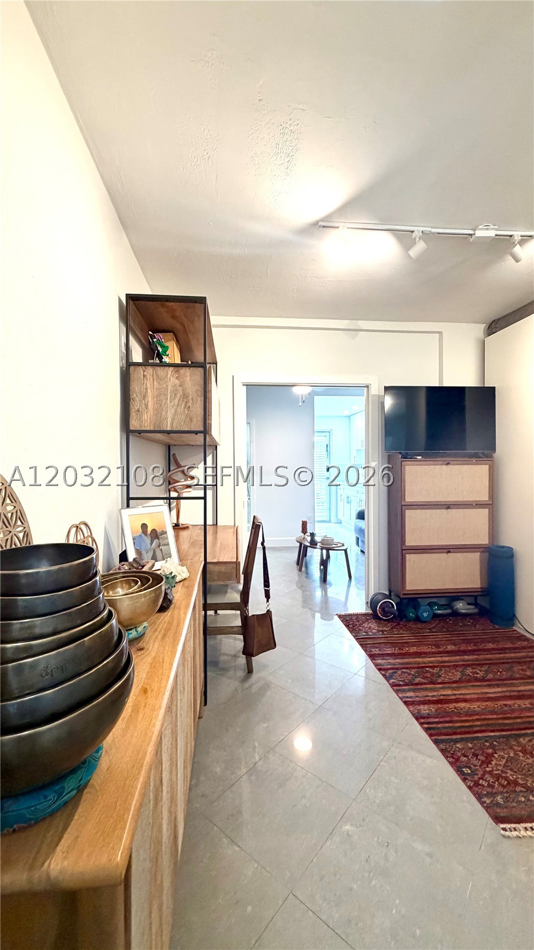 626 CONDOMINIUM - Residential Lease