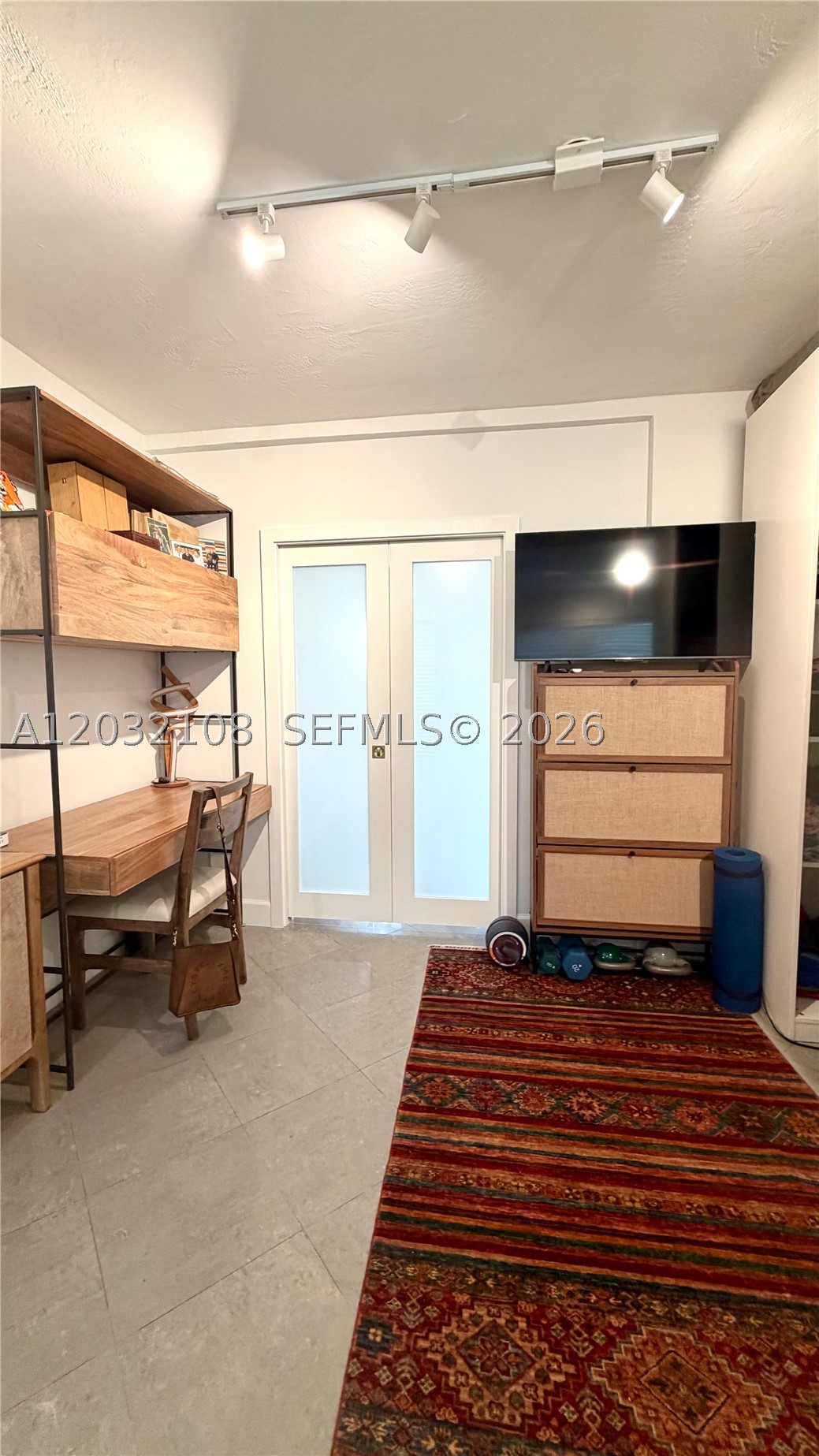 626 CONDOMINIUM - Residential Lease