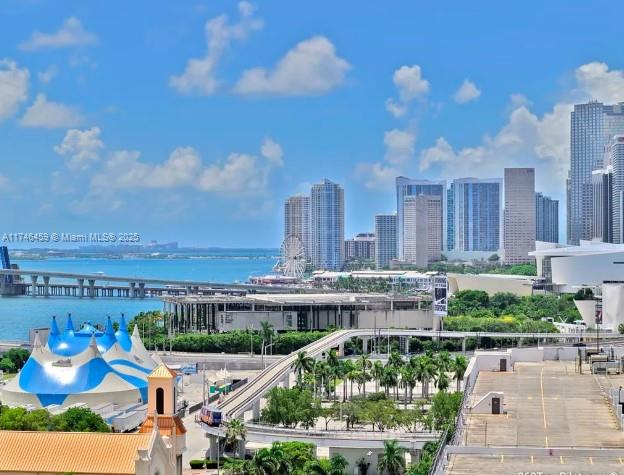 This 2-bedroom, 2-bathroom condo features an open layout and a spacious wraparound balcony with breathtaking views. 
Ideally situated in the heart of the Art & Entertainment District, it sits directly in front of a beautiful park with sports activities, yoga sessions, and a dog-friendly environment. 
Enjoy easy access to Miami Beach, Wynwood, Downtown, and the airport for ultimate convenience.