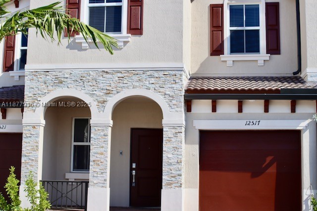 Dont miss the opportunity to live in this Beautiful Tonwhouse...Westview Community of New Single Family Homes. Spacious open concept twostory Townhouse combining kitchen, dining room; large living room to promote a perfect daily family life.Fenced backyard, Garage, and space for 2 more cars with Total of 3 bethrooms, great Master Bedroom with a Spa-inspired bath and large walk-in closet. Two Secondary Bedrooms with access to an adjacent Full Size Bath, Washer and dryer in the unit. ***One of the largest layouts in the community***