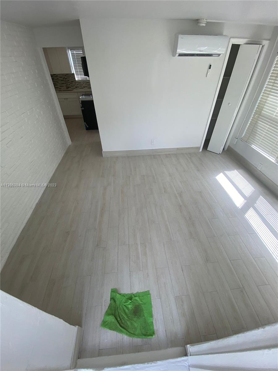 A newly renovated one-bedroom apartment is available for lease east of US-1. It's conveniently located within walking distance of Publix, Starbucks, and Chipotle. Dania Pointe and Oakwood Plaza are just minutes away, and the Fort Lauderdale International Airport is just a short drive away. The approval process is quick, and it's easy to schedule a viewing. The property is professionally Leased and Managed by Management Miami.