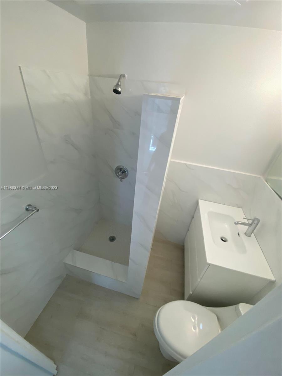 ST JAMES PARK DELMAR - Residential Lease
